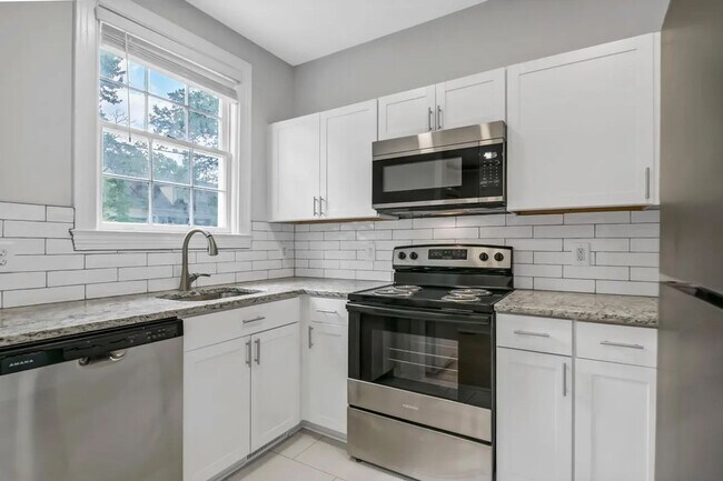 Building Photo - Pre-Leasing for the 26-27 School Year! - H...