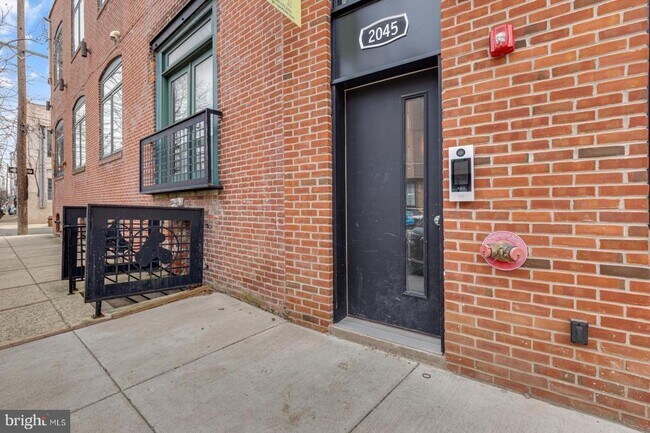 Building Photo - 2045 Trenton Ave