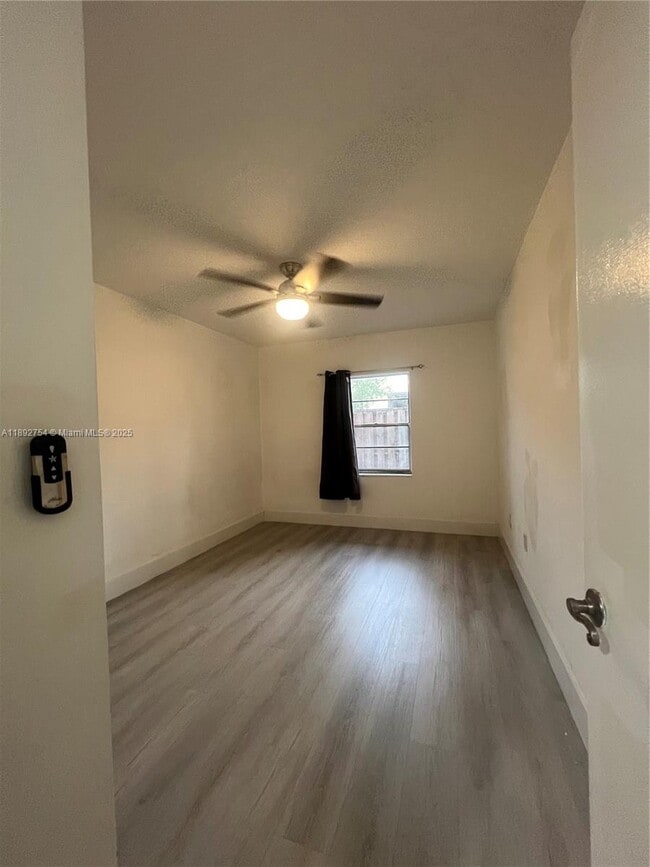 Building Photo - 9621 SW 77th Ave