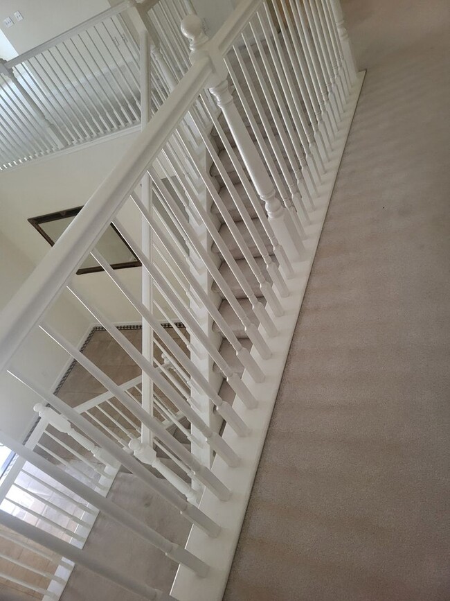 Building Photo - 5049 Pine Lake Ct