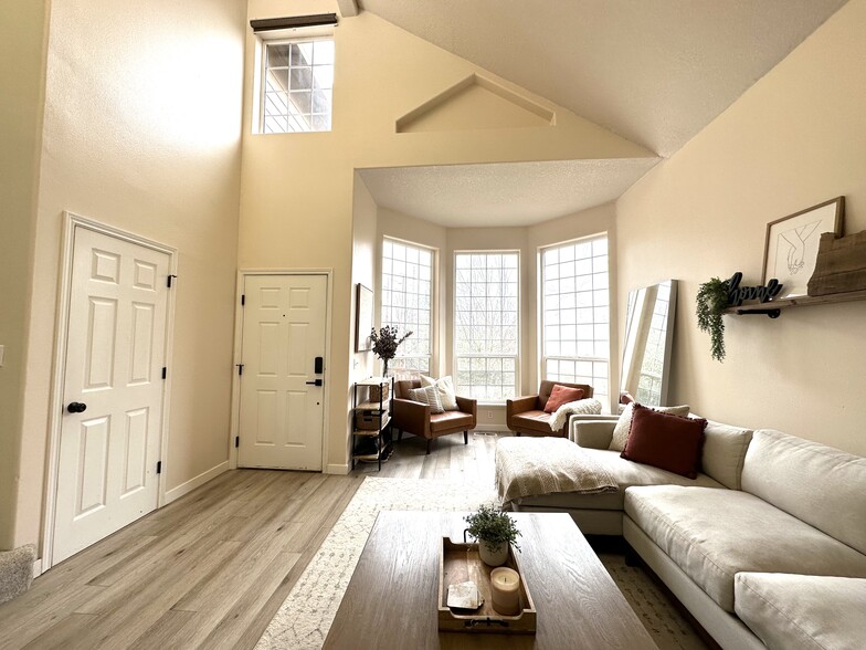 Front living space - 13636 Duane St