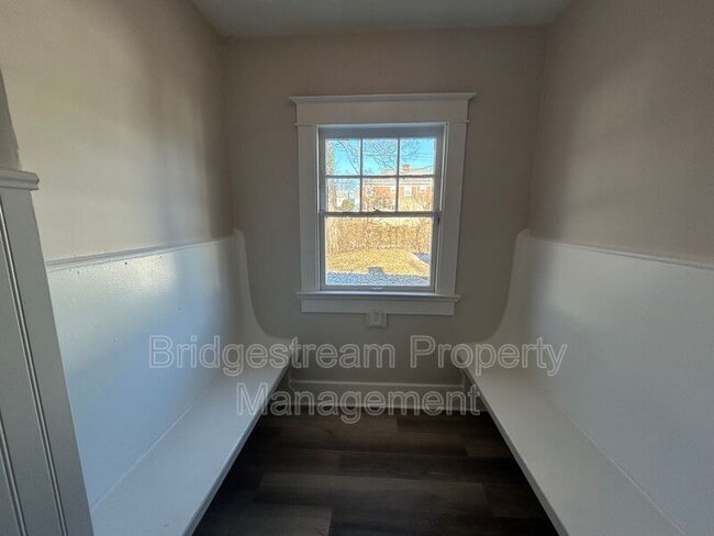 Building Photo - 517 Kenilworth Ave