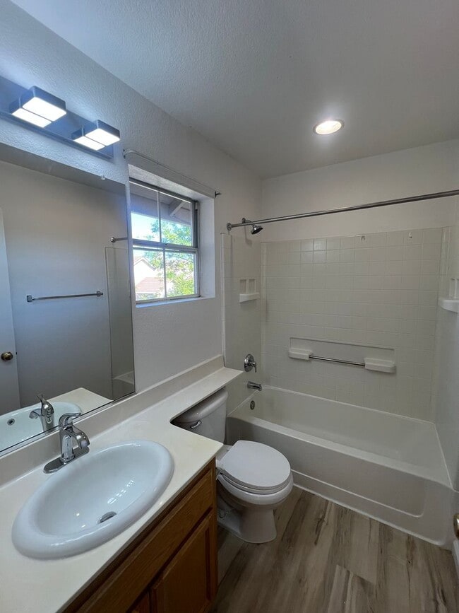 Building Photo - GORGEOUS 3 BEDROOM IN E. ROSEVILLE GATED COMMUNITY!!