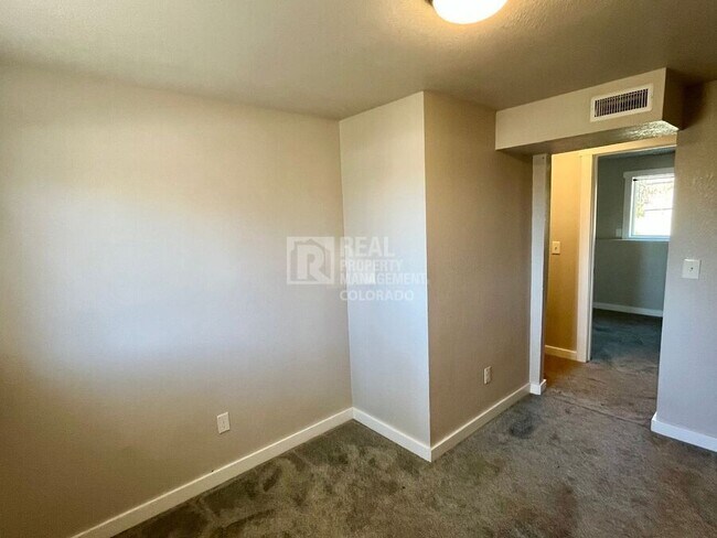 Building Photo - 7402 Treasure Trail Cir