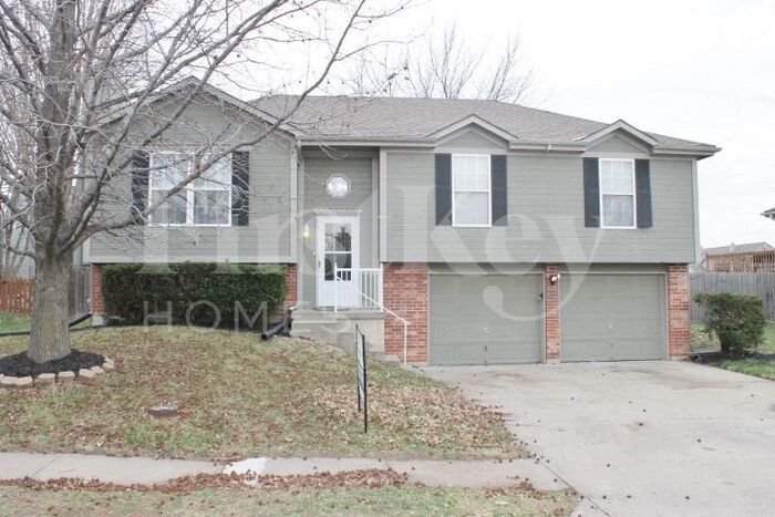 Primary Photo - 539 NE Summit Dr