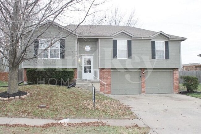 Building Photo - 539 NE Summit Dr
