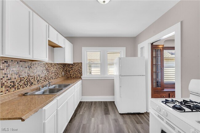 Building Photo - 10602 Langton Ave