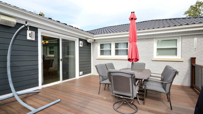 Building Photo - 407 Mors Ave