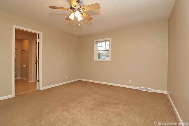 Building Photo - 2031 Allen Dr