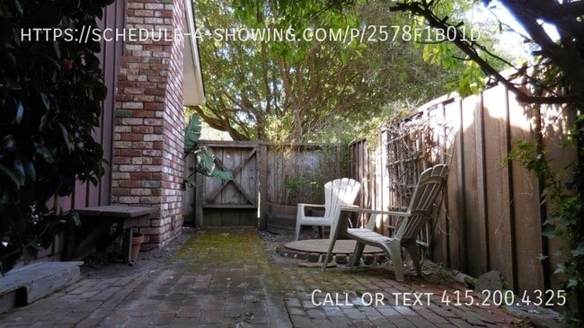 Building Photo - 252 Grove Acre Ave