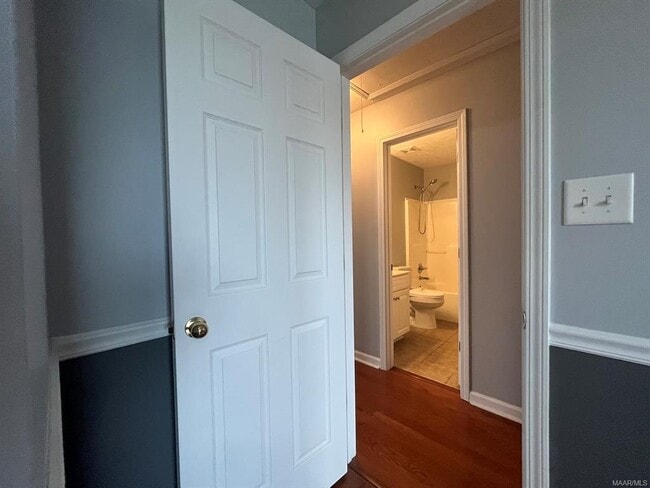 Building Photo - 114 Regent Ct