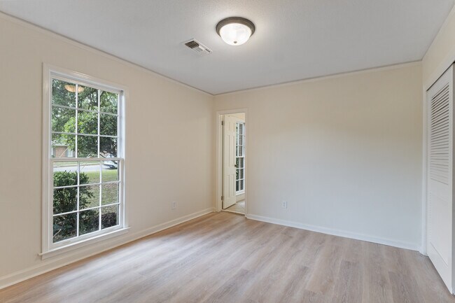 Building Photo - 2451 Belcher Dr