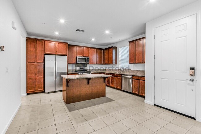 Building Photo - 1056 Knox Way