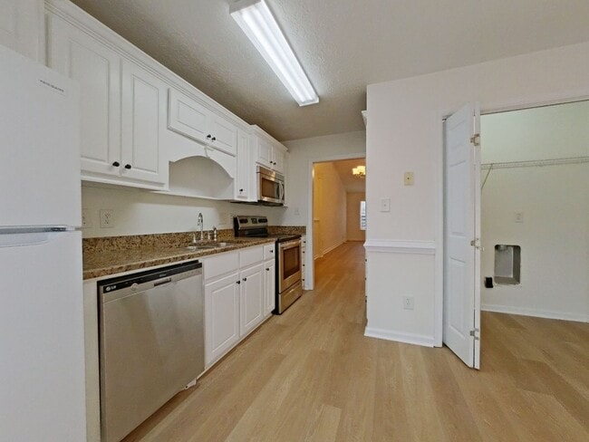 Building Photo - MOVE in Ready near Ft Gordon