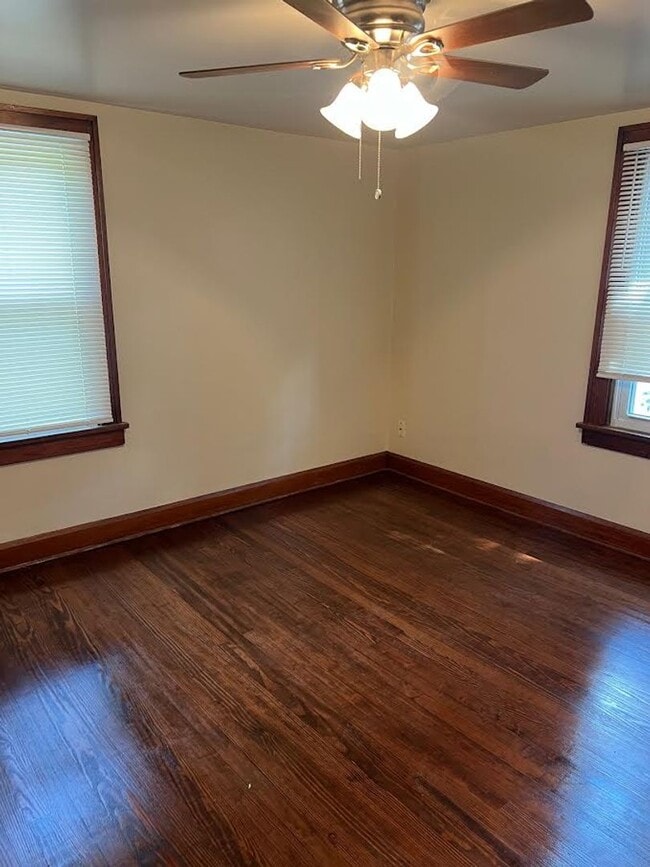 Building Photo - 453 E Kline St