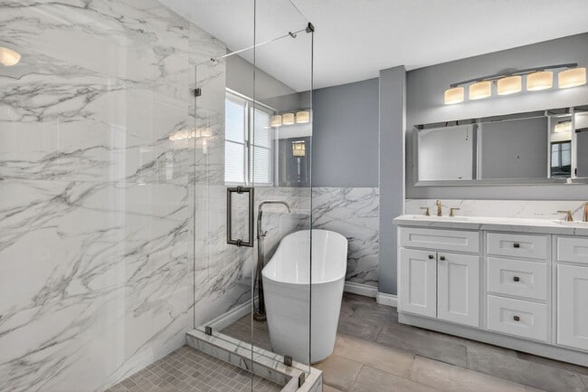 Building Photo - Bright & Updated 2 Bedroom Home with Flexible Primary Retreat and Amazing Community Amenities!