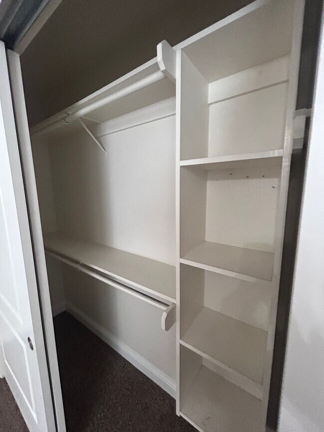 Building Photo - Now Available! 3 Bedroom Home in North West Visalia!