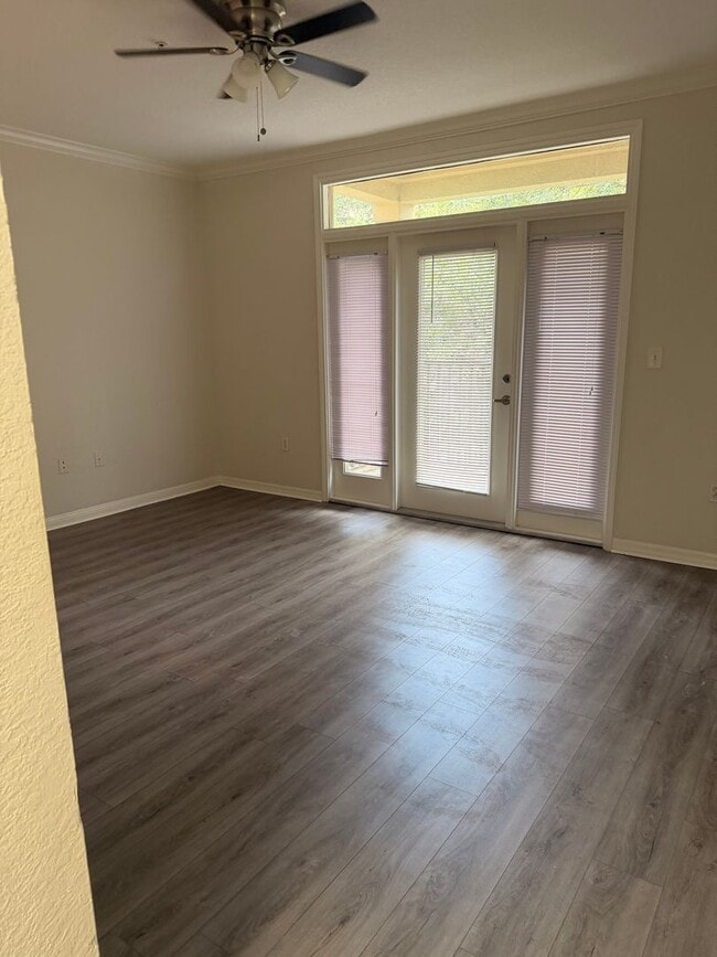 Building Photo - Newly Renovated Downtown 2 BDRM Condo