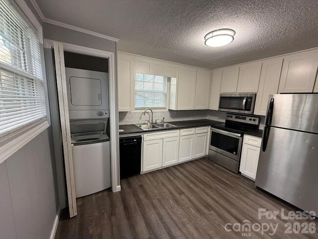 Building Photo - 1456 17th Ave NE