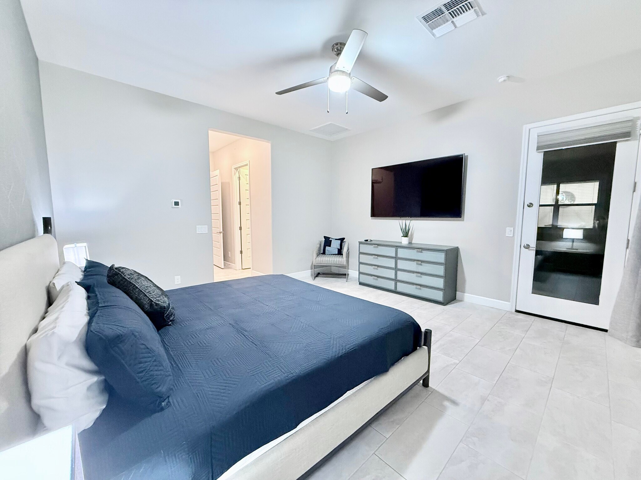 Building Photo - 2506 E Pleasant Ln