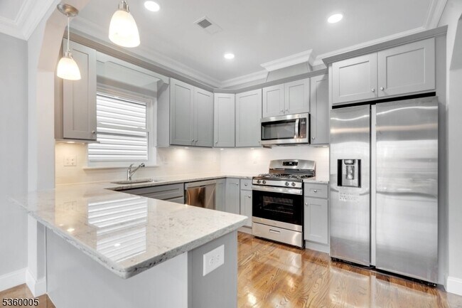 Primary Photo - 267 S 10th St