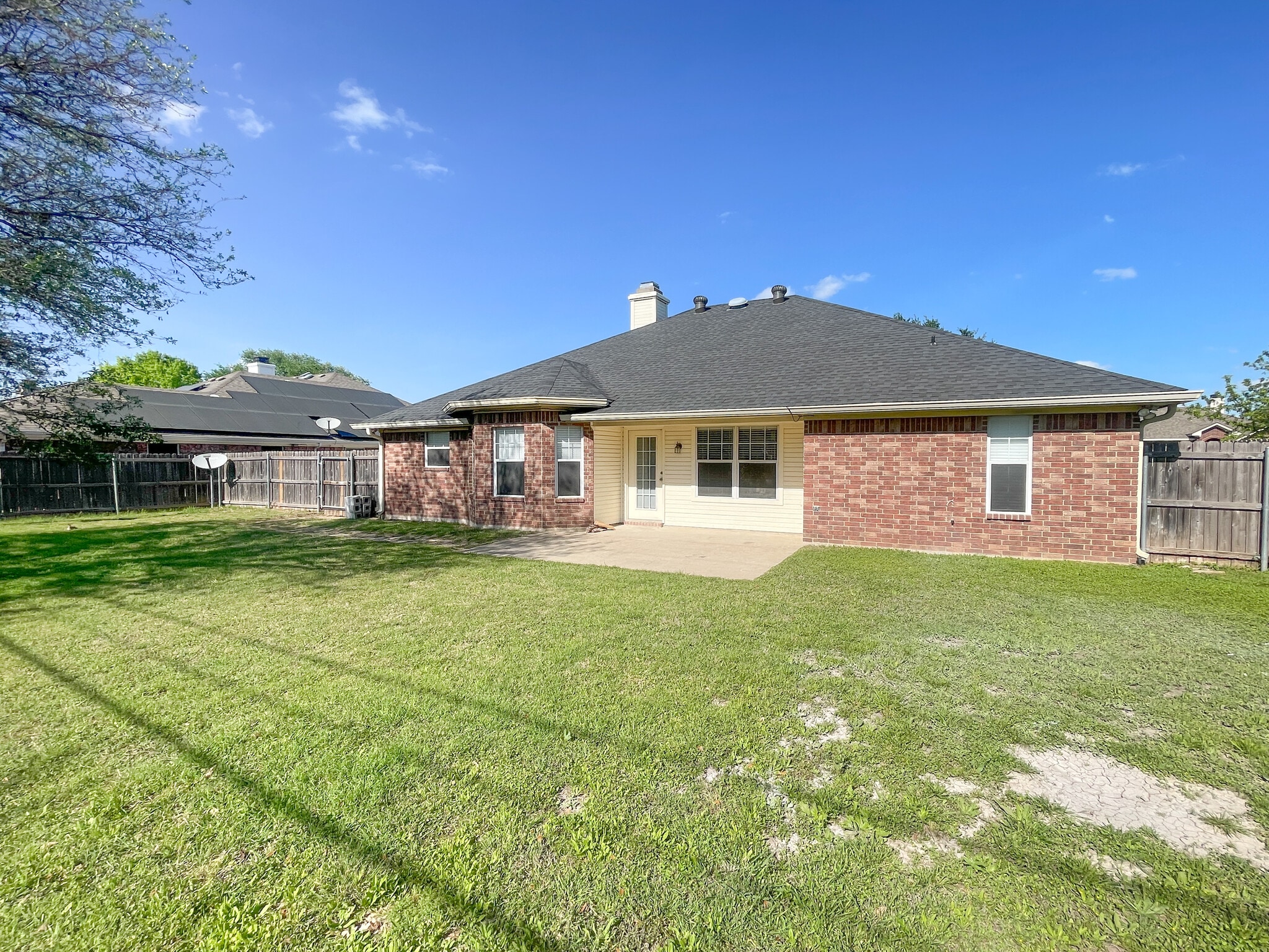 Building Photo - 1029 S Haven