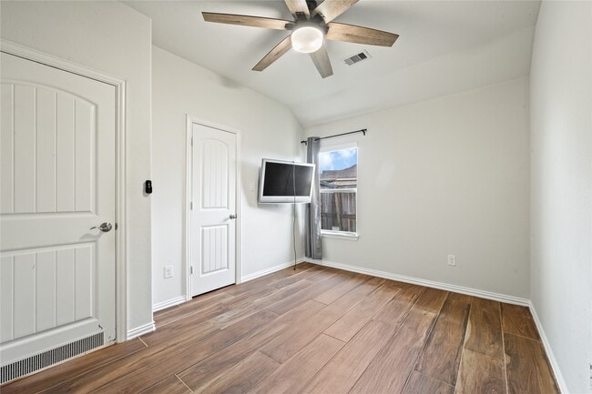 Building Photo - 8934 English Manor Dr