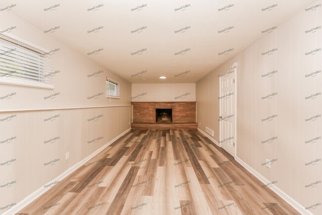 Building Photo - 6039 Sherwood Dr