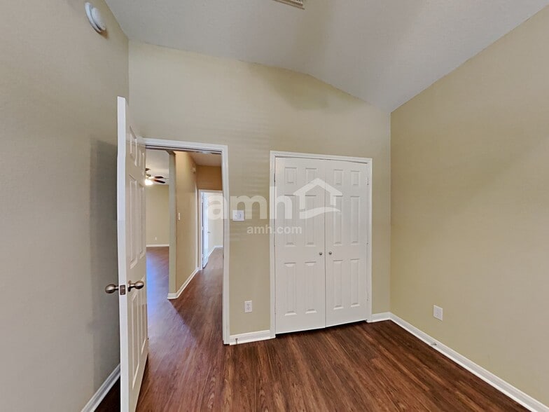 Building Photo - 21367 Village Crossing Ln