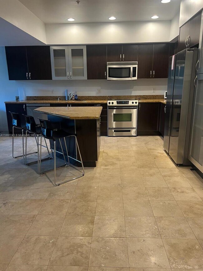 Building Photo - 1755 E Hallandale Beach Blvd