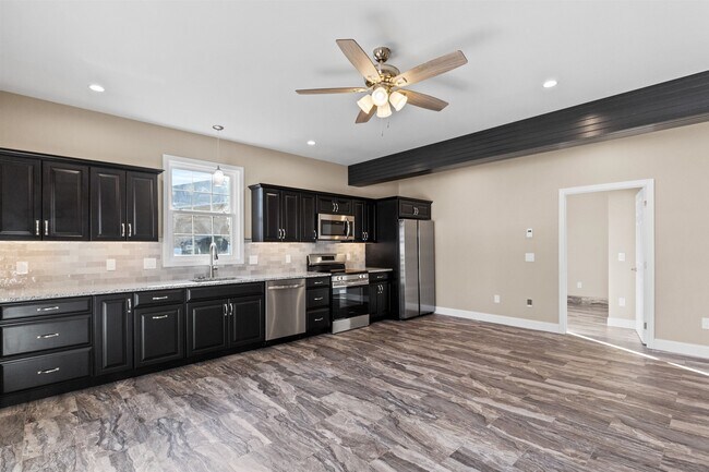 Building Photo - 6 Latchkey Ln