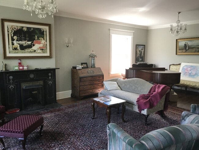 Building Photo - Beautiful 3 Bed / 2.5 Bath Summit Ave Cond...