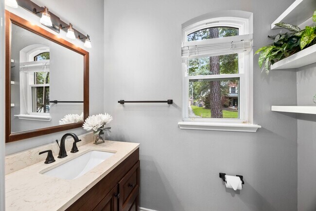 Building Photo - 22 Windfern Pl