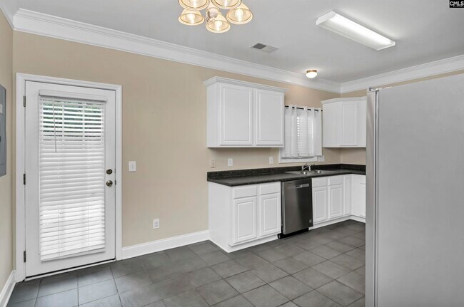 Building Photo - 304 Hampton Forest Drive