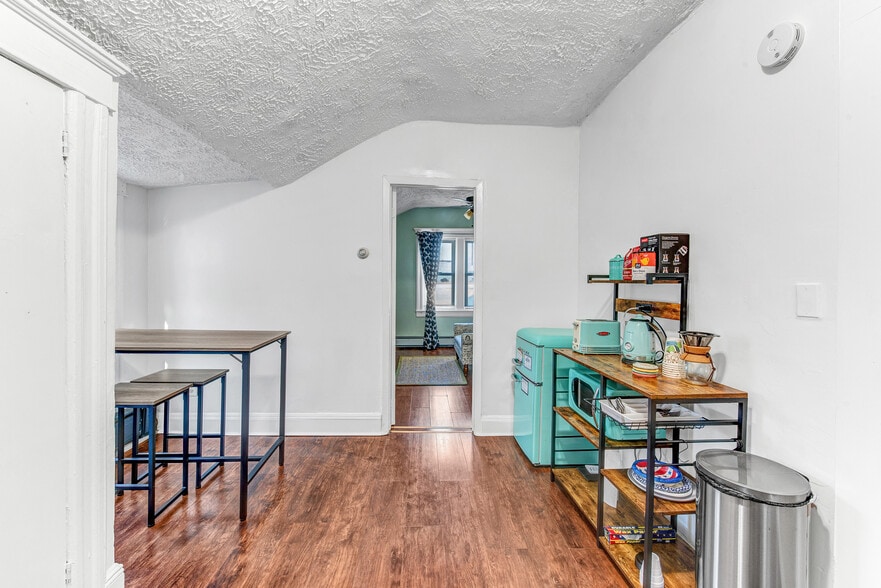 Building Photo - 7108 Hudson Ave
