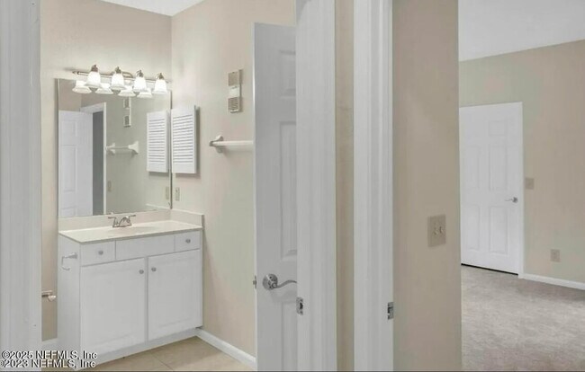 Building Photo - 3938 Hendricks Ave