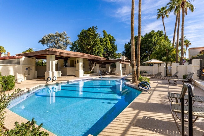 Building Photo - 5002 E Siesta Dr