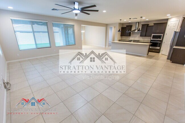 Building Photo - 17645 W Palo Verde Dr