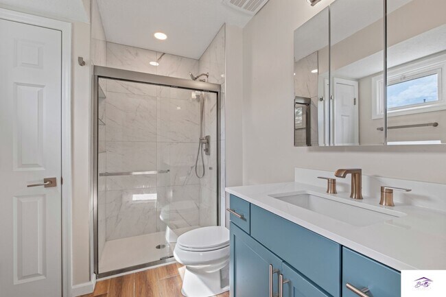 Building Photo - AVAILABLE NOW!