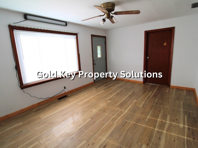 Building Photo - Nicely Updated 3 BR 1.5 BA House with Central Air and Garage (NO SECTION 8)