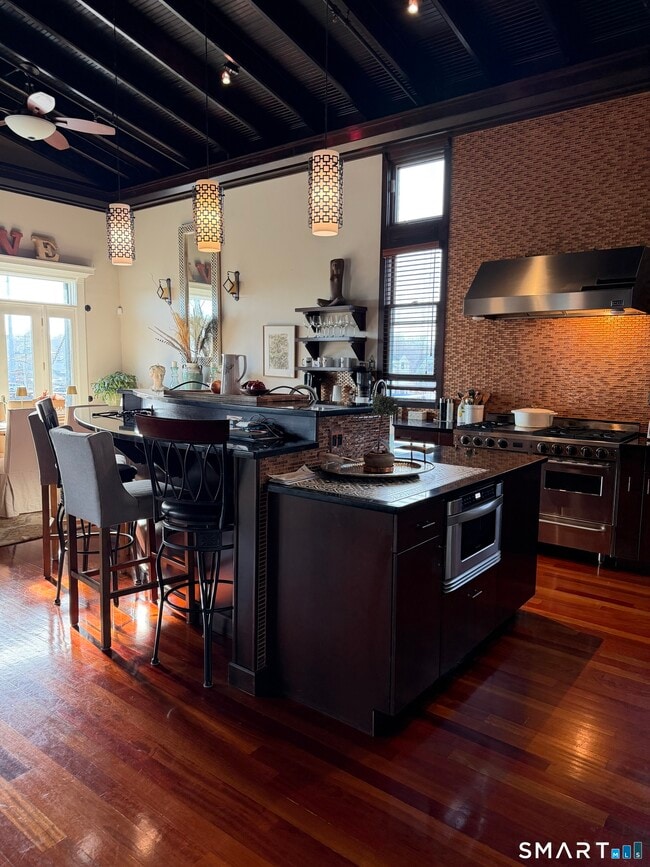 Building Photo - 9 River St