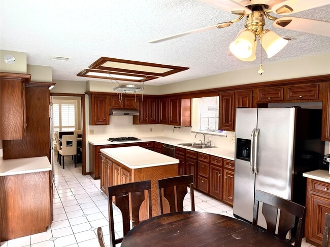 Building Photo - 14834 Charlmont Dr