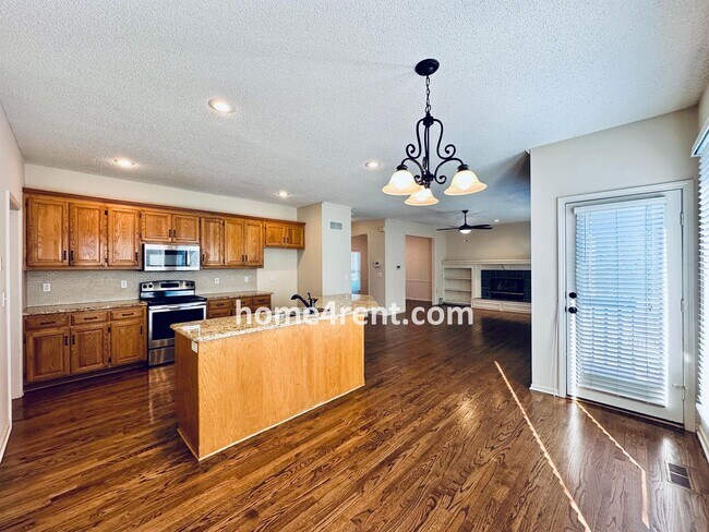 Building Photo - Blue Valley Northwest home on a cul-de-sac w/ granite counters, ss appliances and fenced yard!