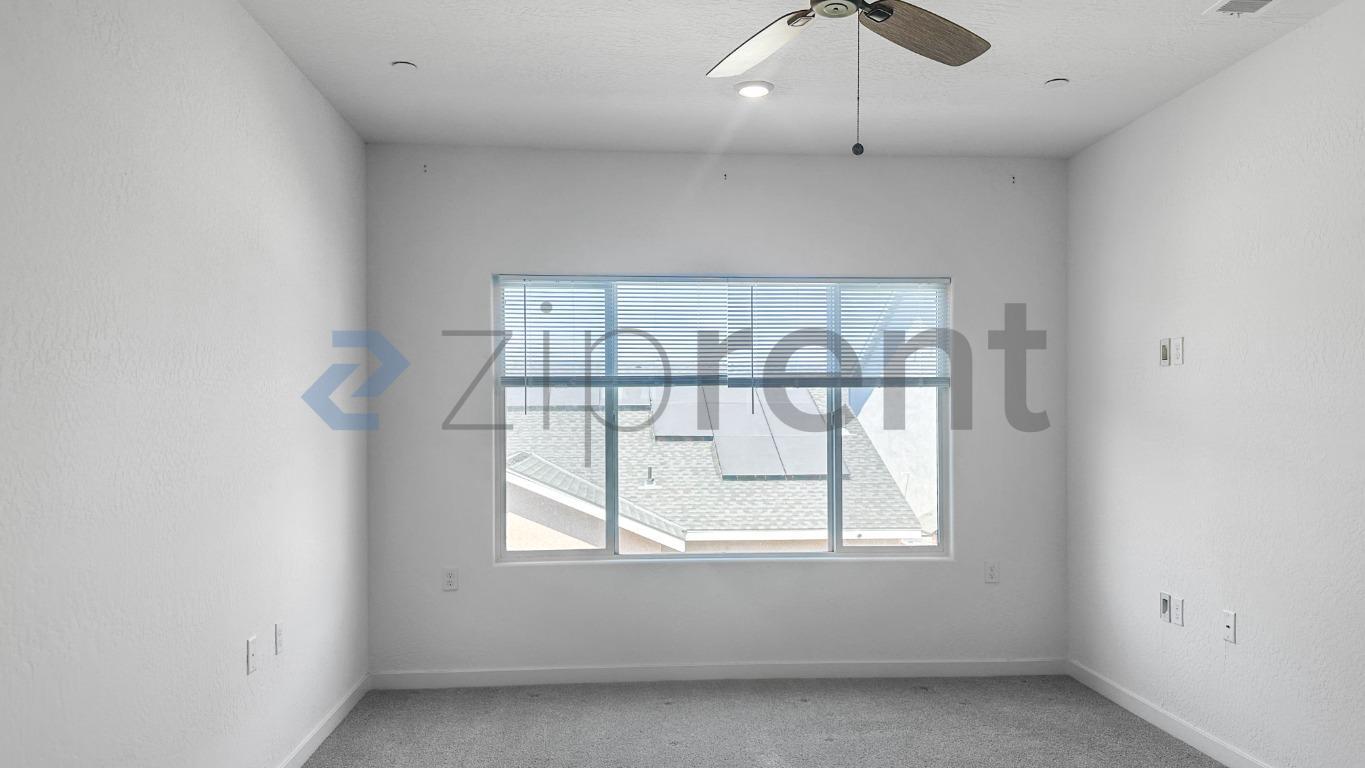 Building Photo - Unit