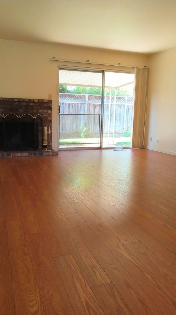 Building Photo - Charming 2bd Duplex With Private Yard & Garage