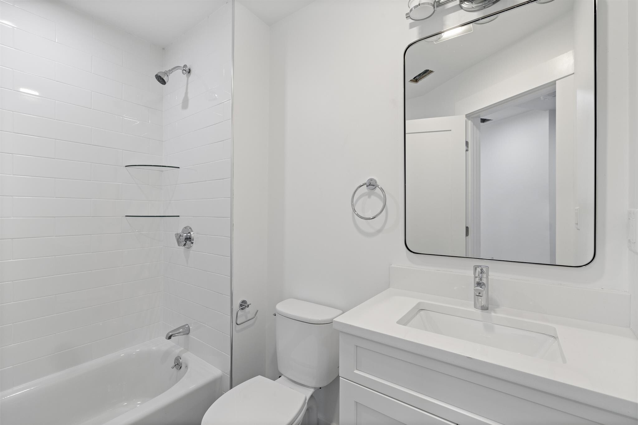 Building Photo - 401 Columbia St