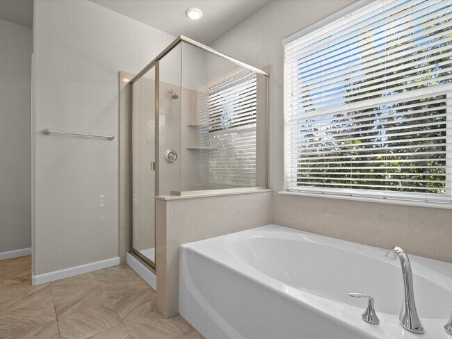 Building Photo - Move in Ready in the Heart of Reno