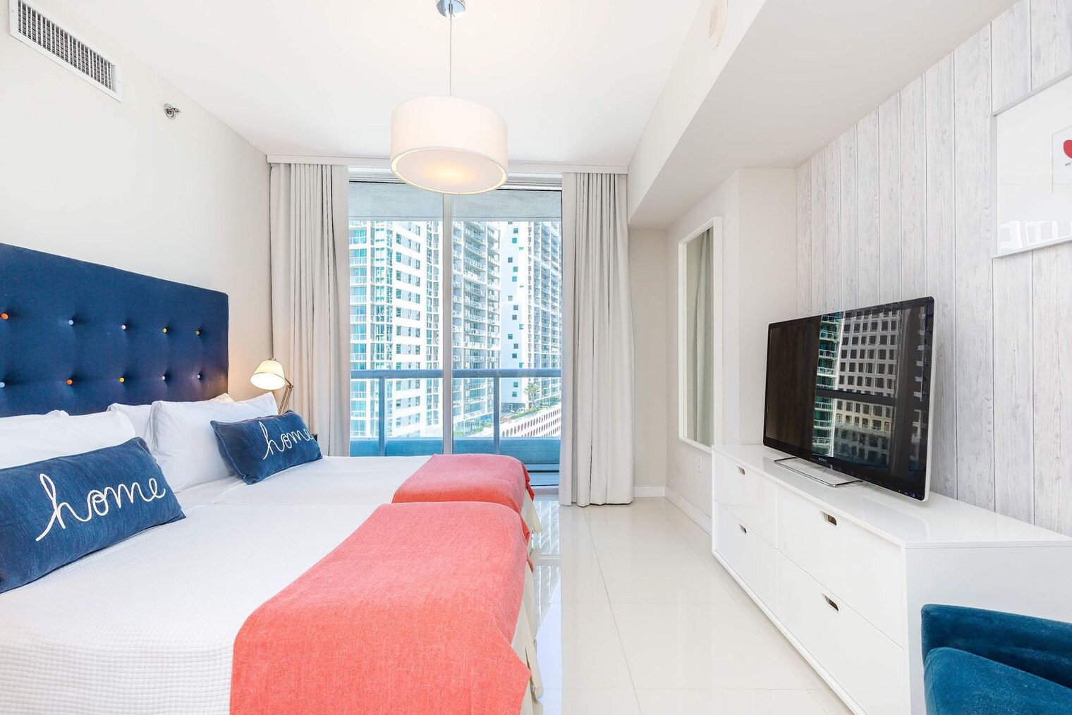 Building Photo - 485 Brickell Ave