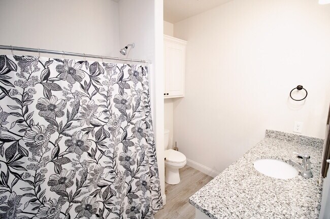 Building Photo - Spacious 3-Bedroom Duplex in South Lubbock