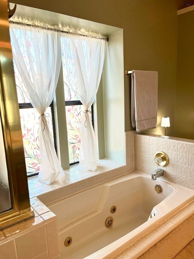 Building Photo - 1510 Bentwood Dr